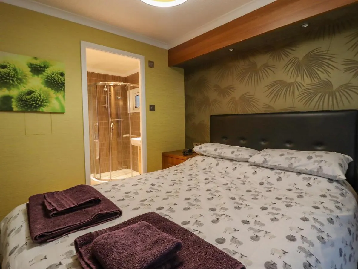 Swinsty Lodge Harrogate 0*,